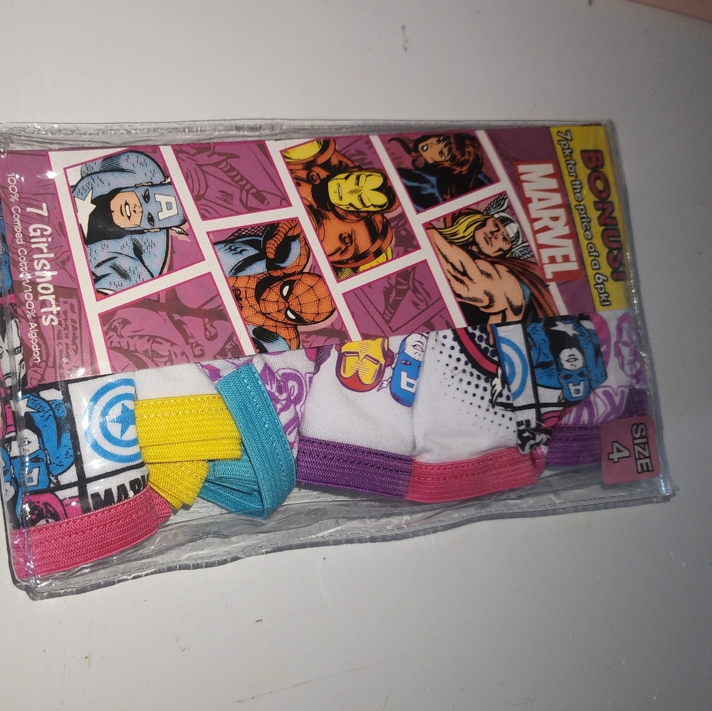 Handcraft Marvel Girlshorts Underwear size 4 Package of 7